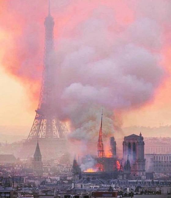 Notre_Dame_Eiffel_Tower
